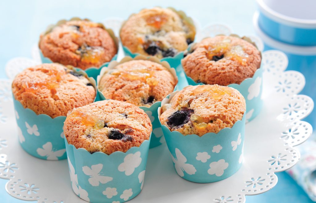 Apple, almond and blackcurrant muffins Apple, almond and blackcurrant muffins