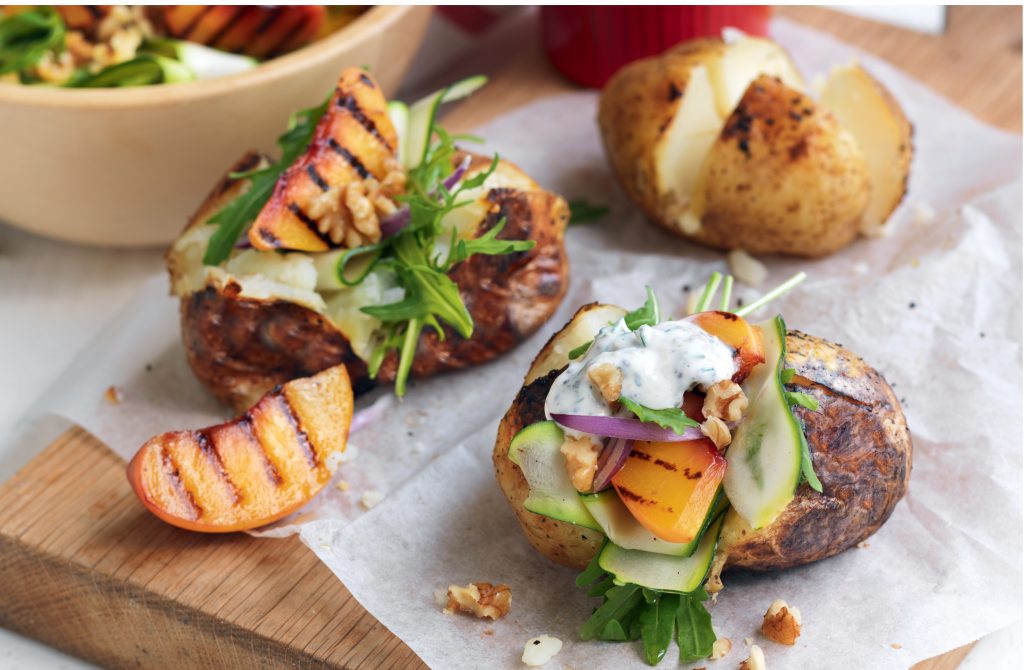 Baked potato with grilled peach salad Baked potato with grilled peach salad