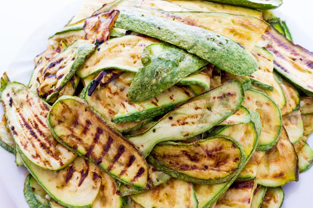 Barbecued courgettes with garlic and mozzarella Barbecued courgettes with garlic and mozzarella