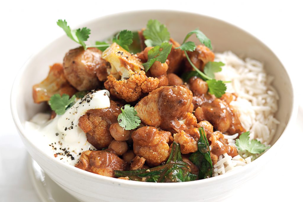Butter chicken with chickpeas, spinach and yoghurt Butter chicken with chickpeas, spinach and yoghurt