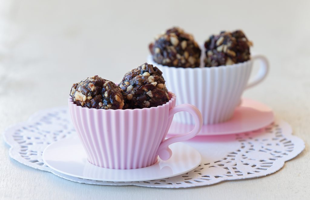 Cranberry and chocolate balls Cranberry and chocolate balls