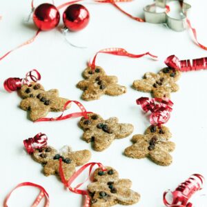 Gingerbread men hanging decoration