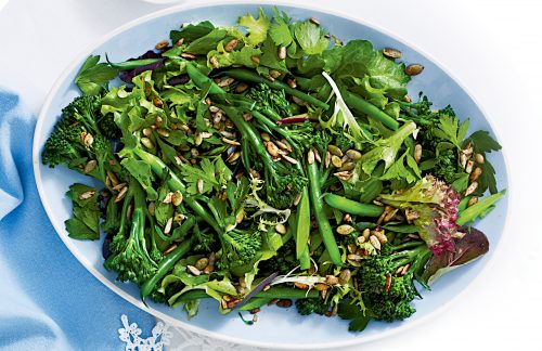 Green vege salad with crunchy seeds