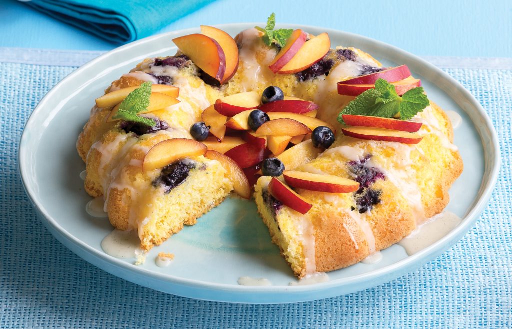 Nectarine sponge with blueberries Nectarine sponge with blueberries