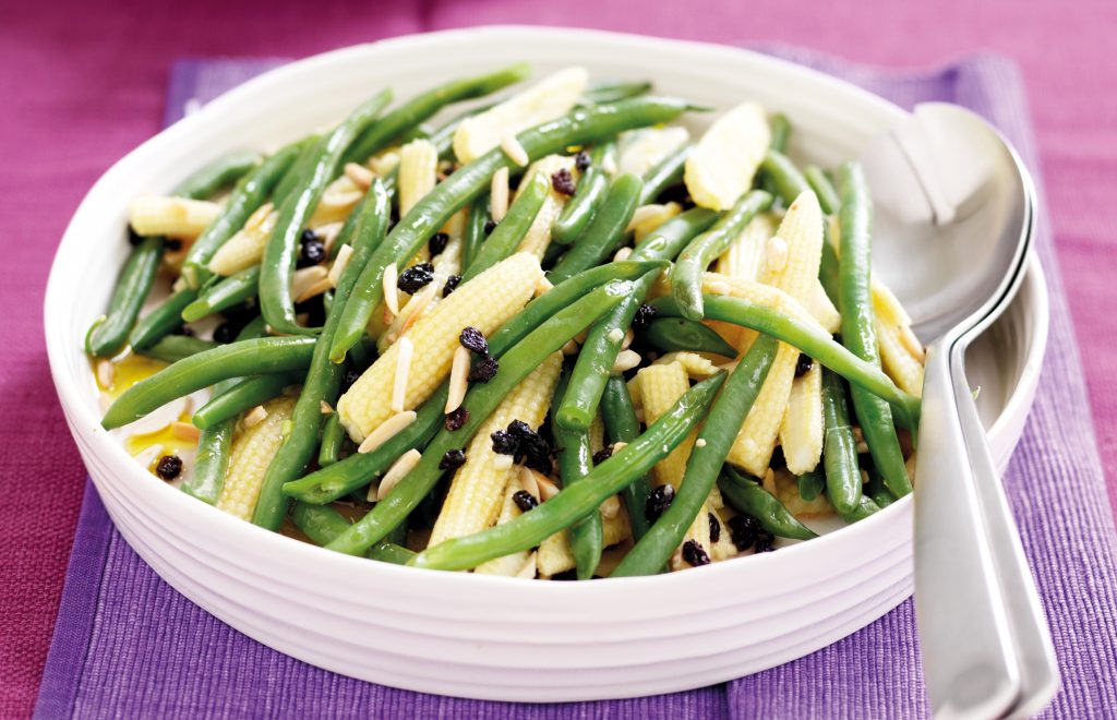 Nutty beans and baby corn with currants Nutty beans and baby corn with currants