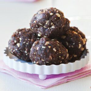 Peanut and cocoa balls