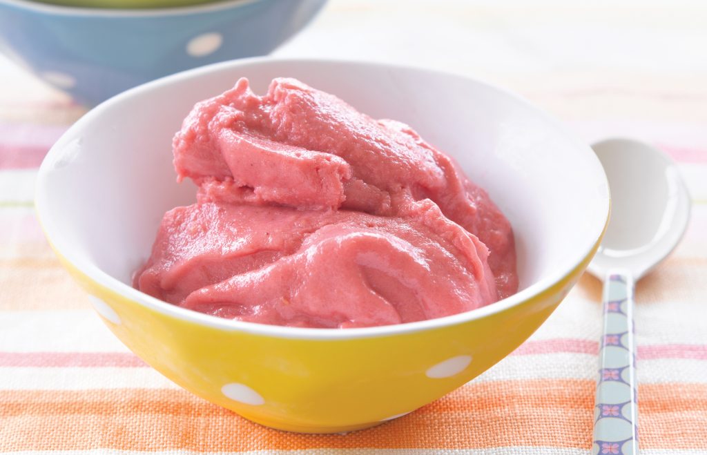 Raspberry and mango frozen yoghurt Raspberry and mango frozen yoghurt