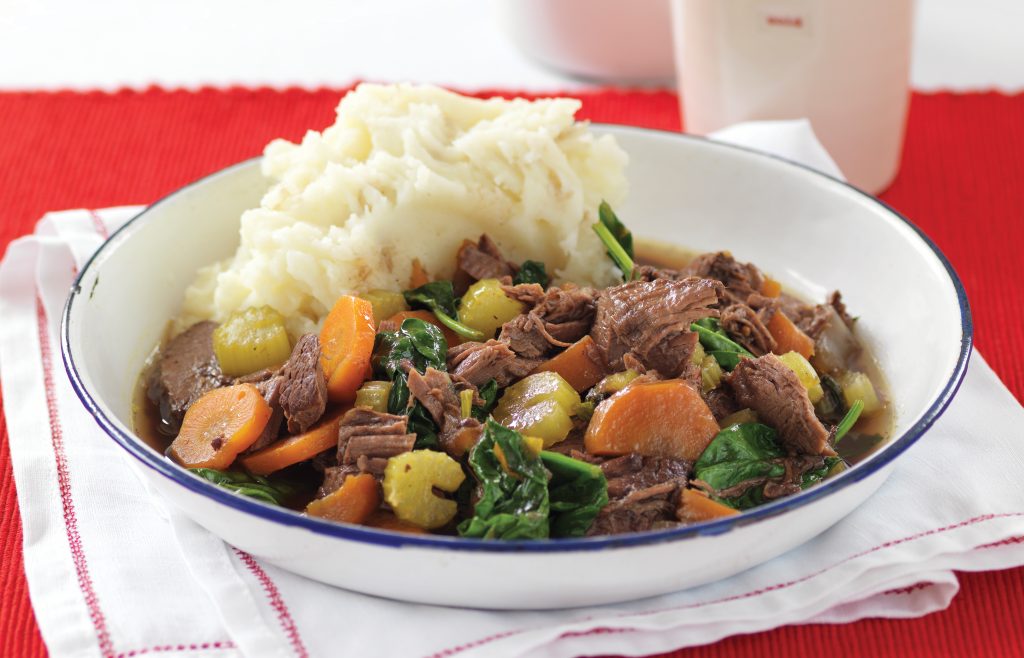 Slow-cooked beef with red wine and onions Slow-cooked beef with red wine and onions