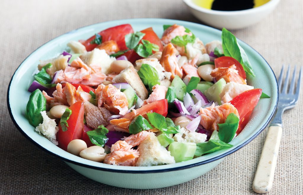 Smoked salmon panzanella salad Smoked salmon panzanella salad