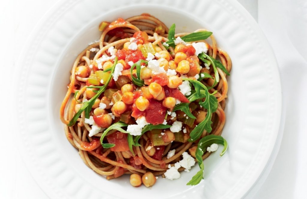 Spaghetti with tomato, chickpeas, rocket and feta
