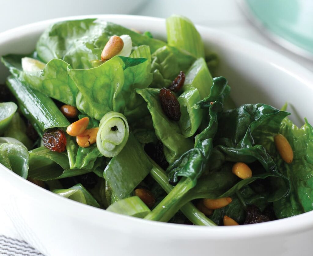 Spinach with raisins and pine nuts Spinach with raisins and pine nuts