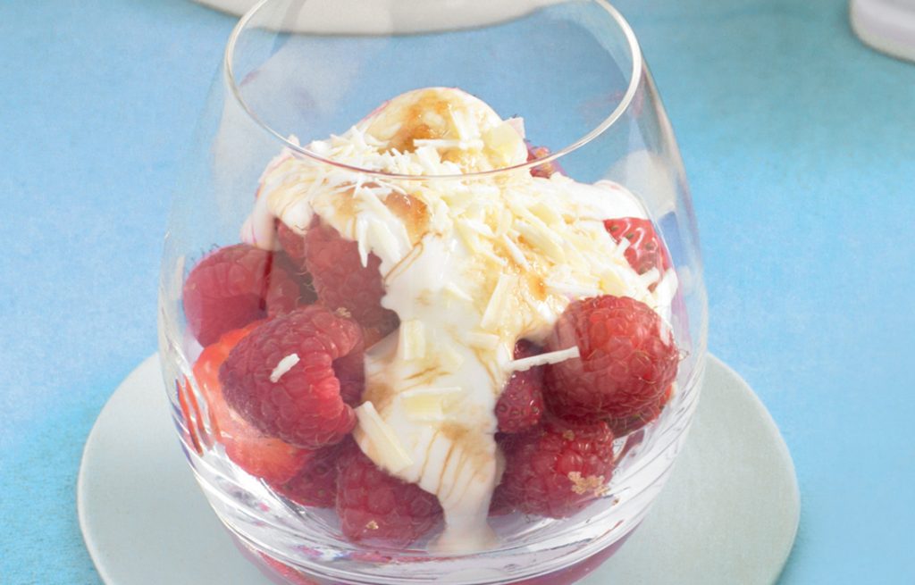 Summer berries with white chocolate Summer berries with white chocolate