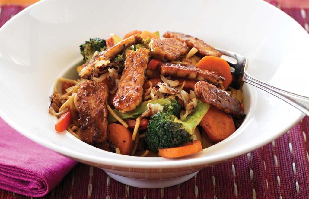 Sweet tempeh and wok-fried vegetables Sweet tempeh and wok-fried vegetables