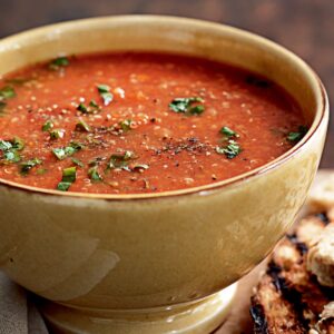 Tomato-quinoa soup with herbs