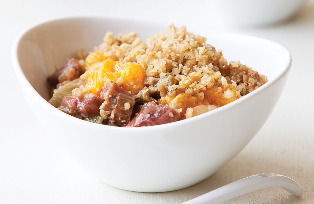 Winter fruit compote with fruit crumble Winter fruit compote with fruit crumble