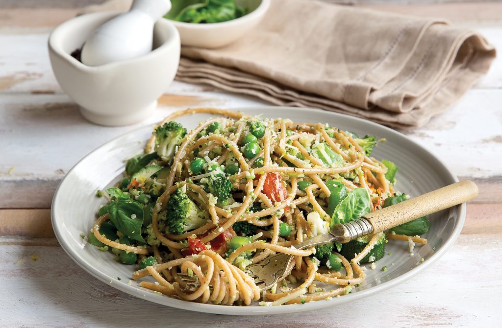 Green vege-packed spaghetti Green vege-packed spaghetti