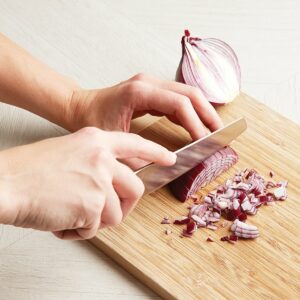 How to dice an onion