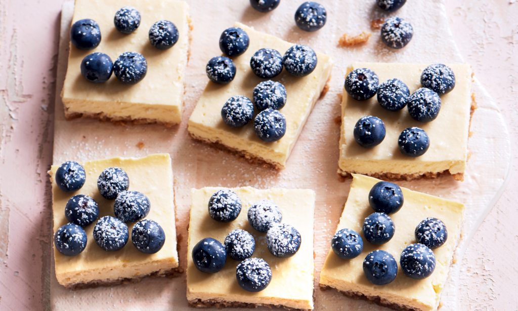 Lemon cheesecake slice Lemon cheesecake slice