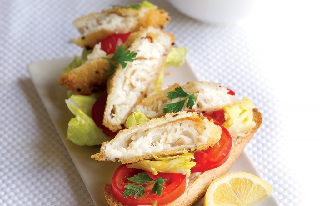 Open fish burgers with pesto slaw Open fish burgers with pesto slaw