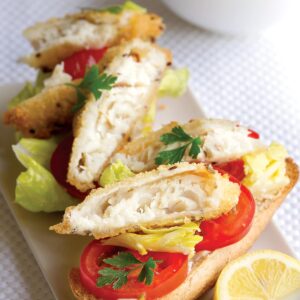 Open fish burgers with pesto slaw