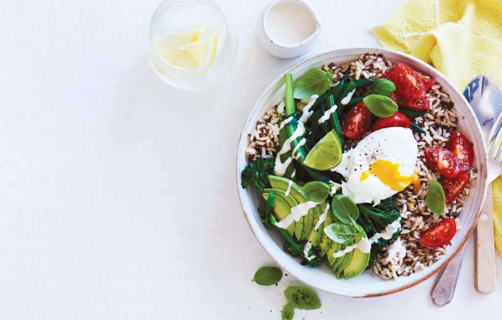 Quick brown rice and quinoa, greens and poached egg bowl Quick brown rice and quinoa, greens and poached egg bowl