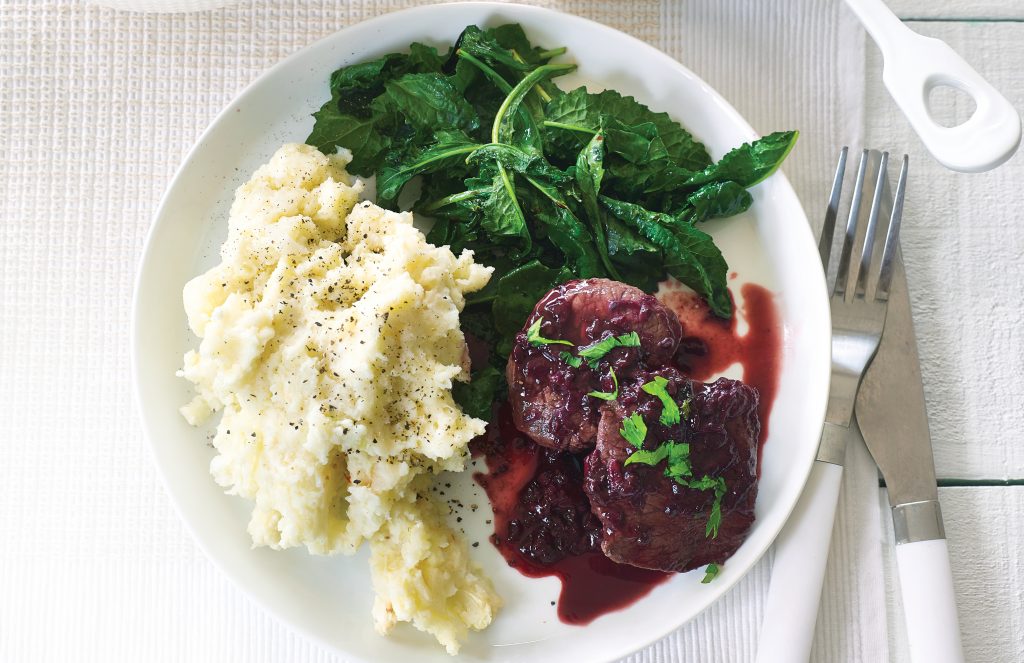 Seared venison with creamy mash and boysenberry sauce Seared venison with creamy mash and boysenberry sauce