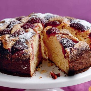 Strawberry yoghurt cake