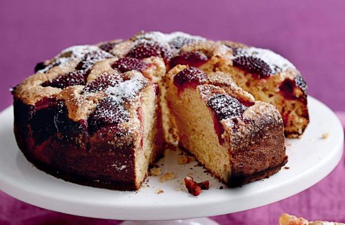 Strawberry yoghurt cake
