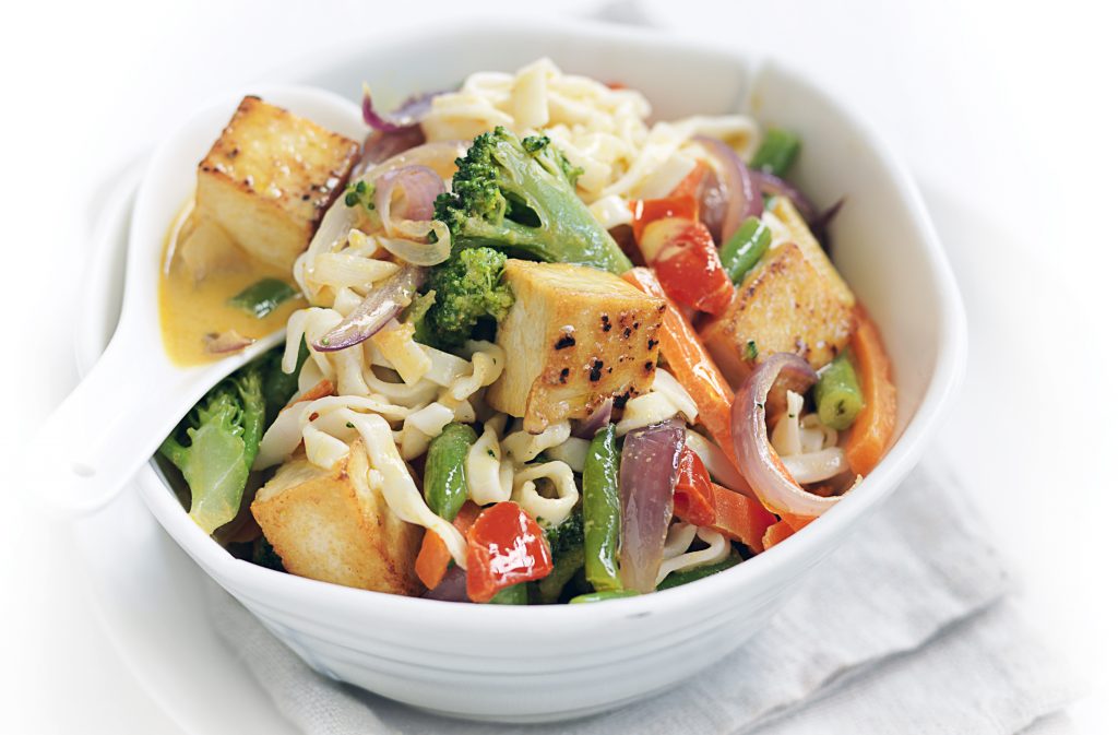 Tofu curry with noodles Tofu curry with noodles