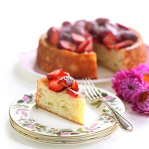 Apple and yoghurt cake