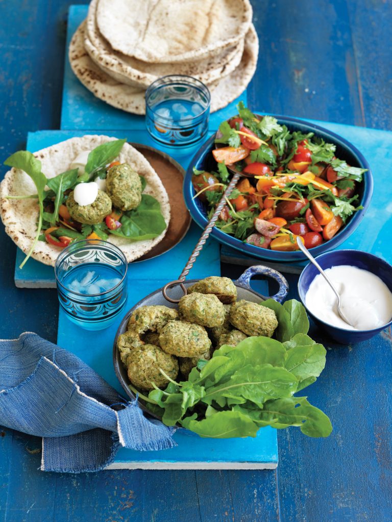 Baked falafels with tahini yoghurt and tomato salad Baked falafels with tahini yoghurt and tomato salad