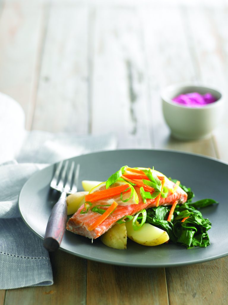 Baked salmon with beetroot tzatziki Baked salmon with beetroot tzatziki