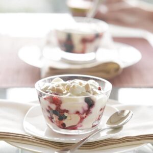 Berry meringue crunch