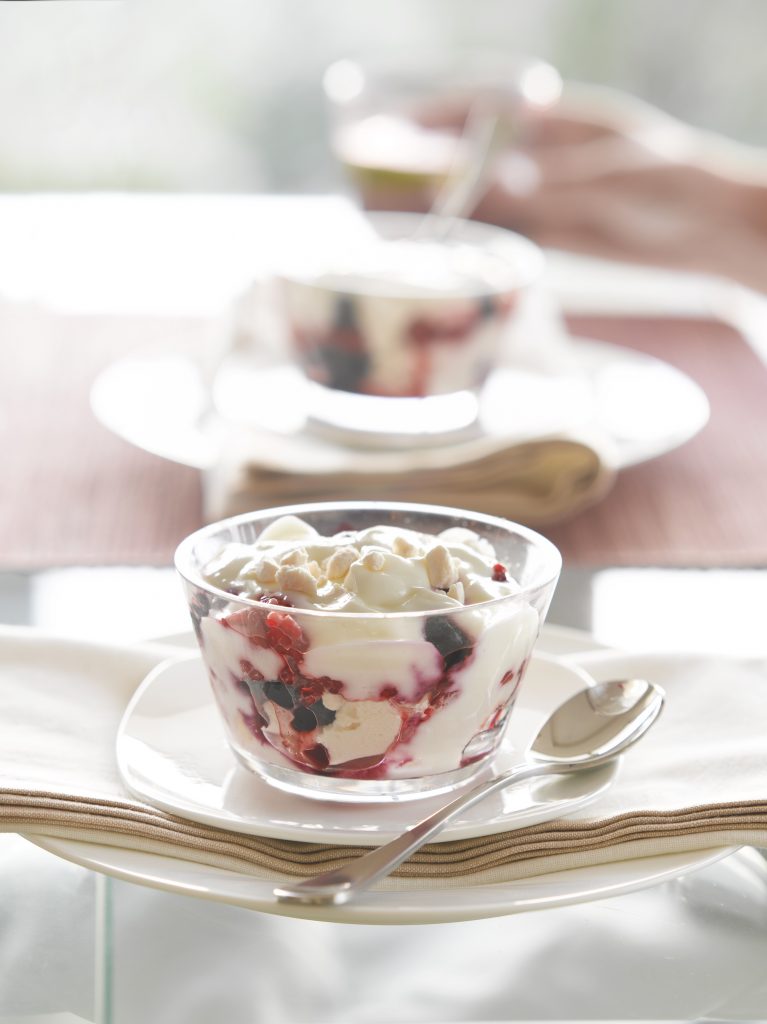 Berry meringue crunch Berry meringue crunch