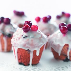 Blackcurrant yoghurt cakes