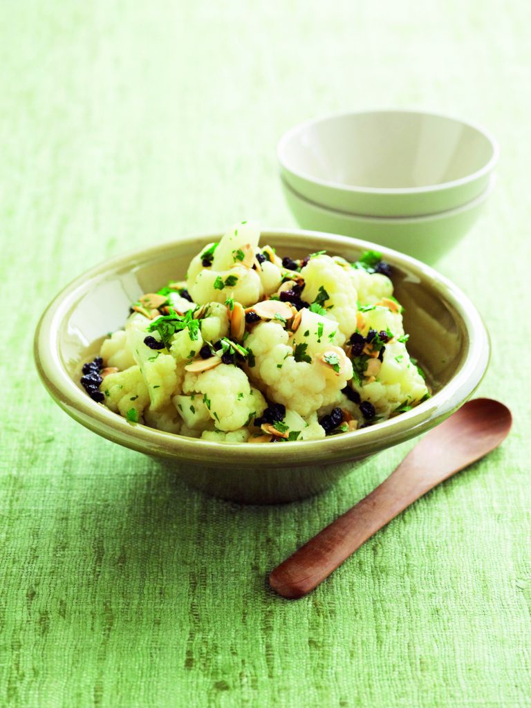 Cauliflower with currants and almonds Cauliflower with currants and almonds