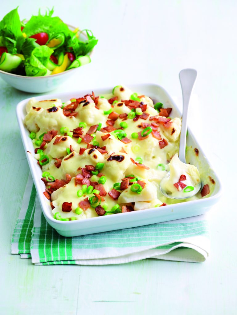 Cheesy cauliflower with crumbled bacon