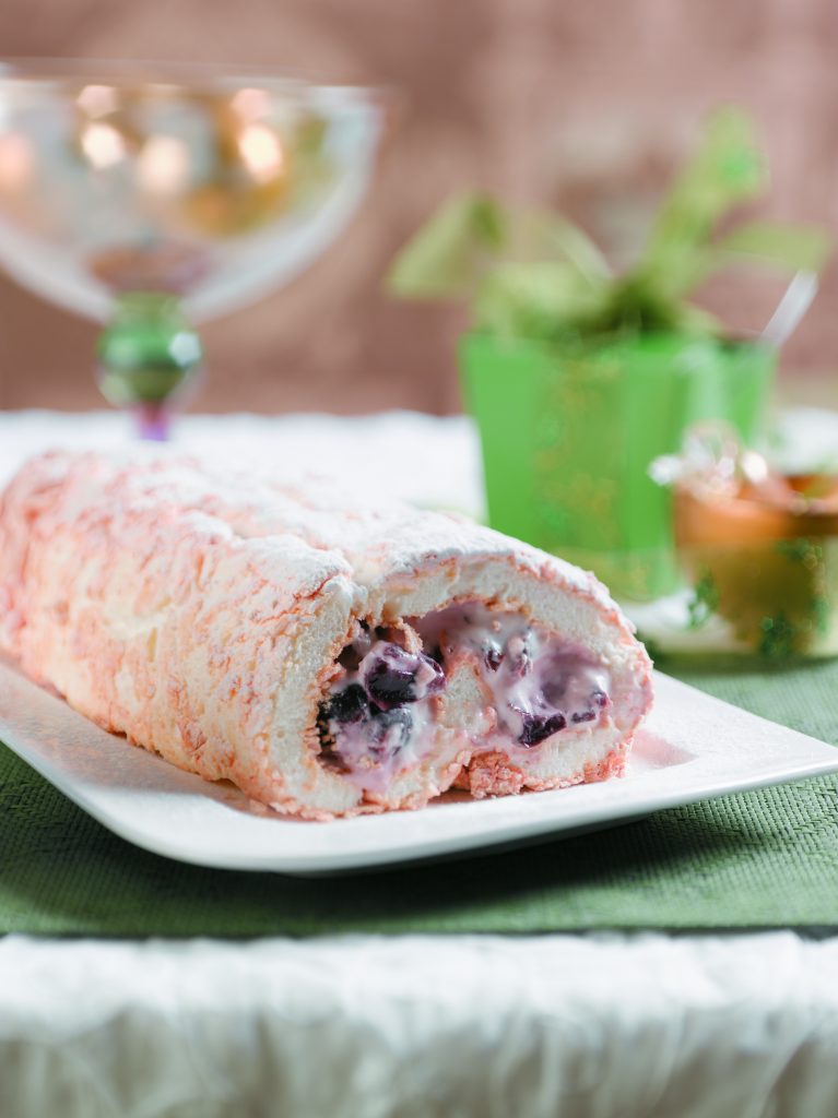 Cherry berry meringue roulade Cherry berry meringue roulade