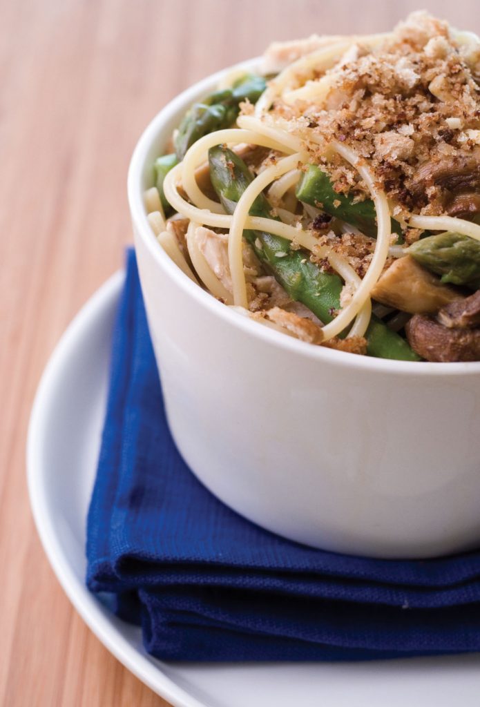 Chicken spaghetti with asparagus and roasted mushrooms