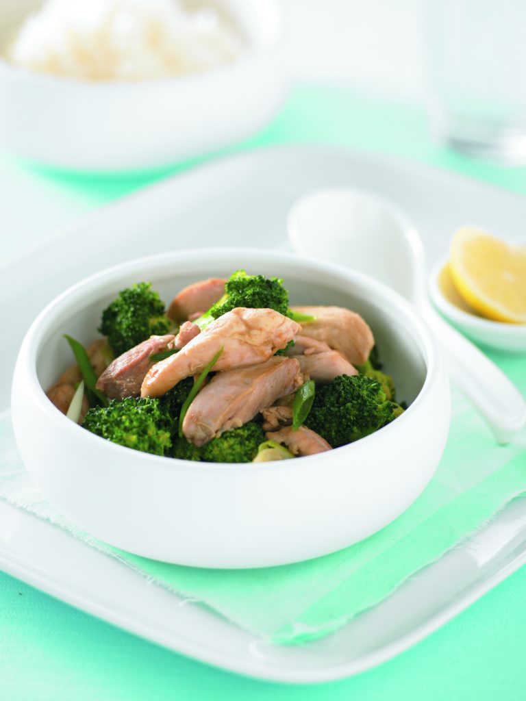 Chicken and broccoli red curry stir-fry Chicken and broccoli red curry stir-fry