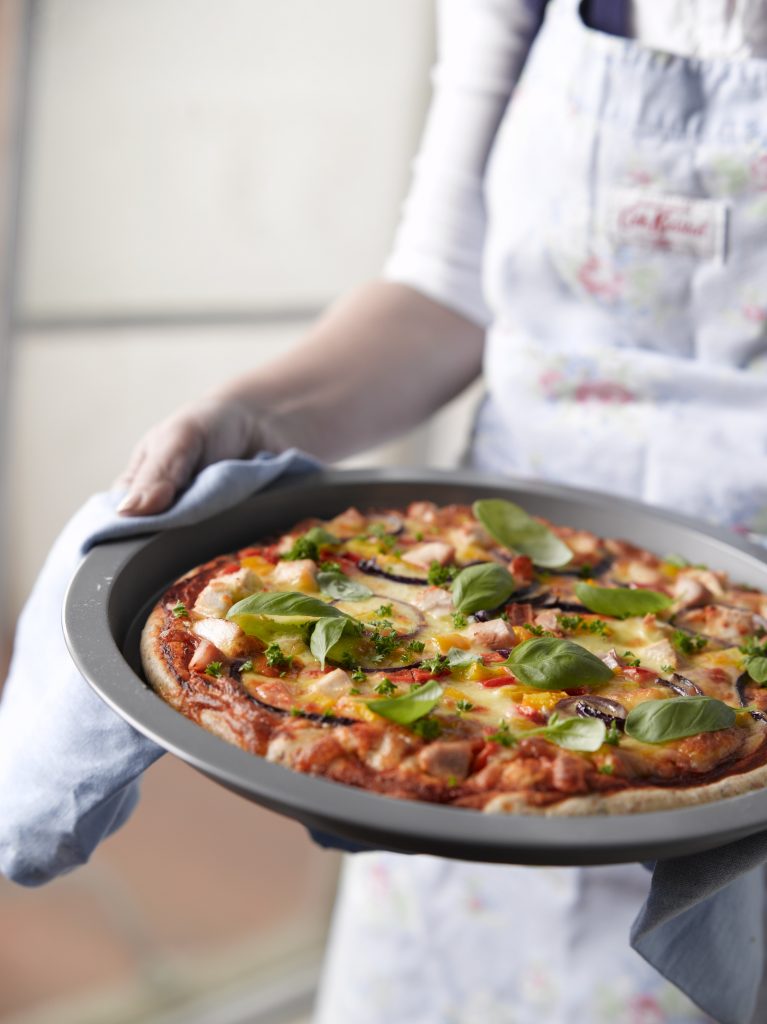Chicken and capsicum pizza
