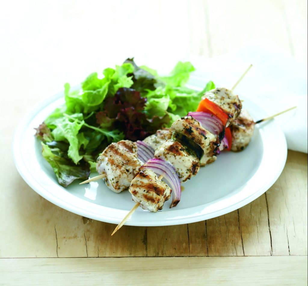 Chicken and vegetable souvlaki Chicken and vegetable souvlaki