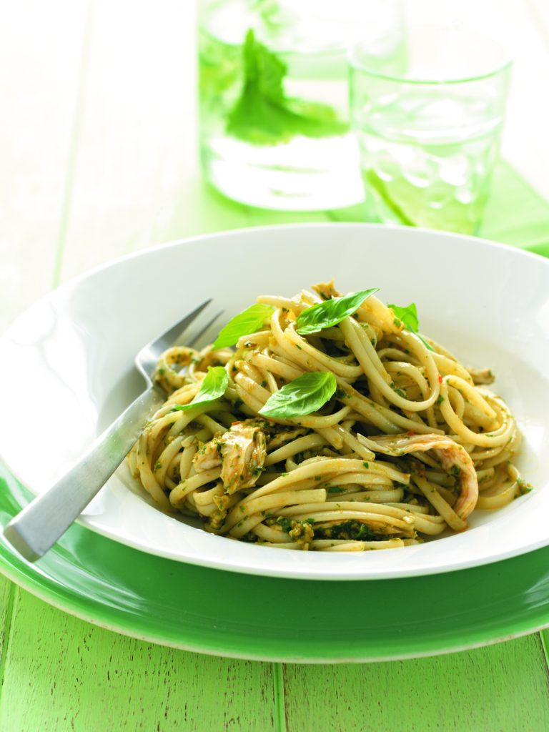 Chicken linguine with tomato and basil pesto Chicken linguine with tomato and basil pesto
