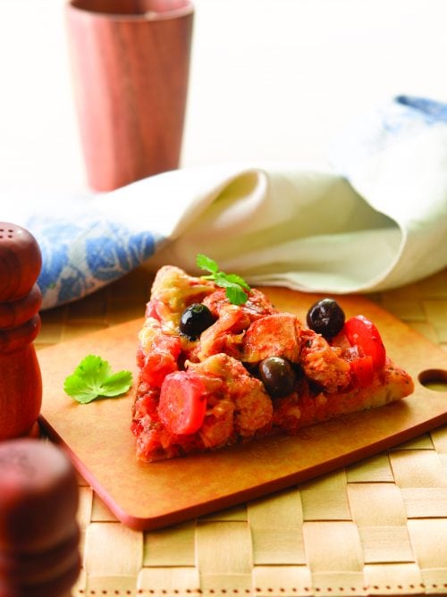 Chicken pizza on polenta base