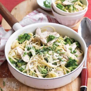 Creamy chicken, leek and pea pasta