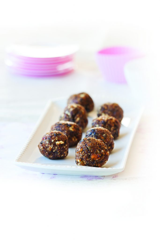 Fig, apricot and almond balls Fig, apricot and almond balls