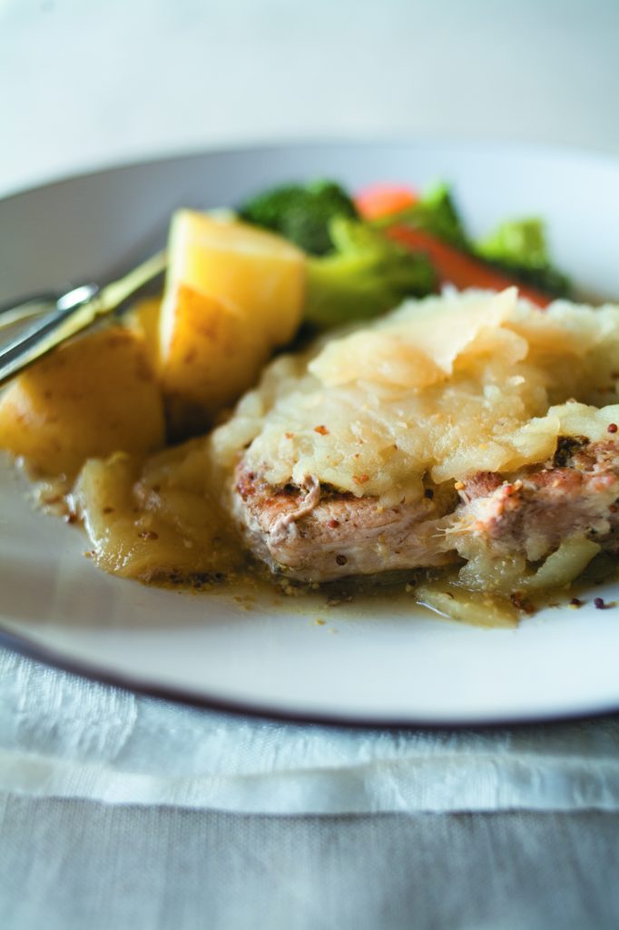 Foil bag-baked pork with apples Foil bag-baked pork with apples