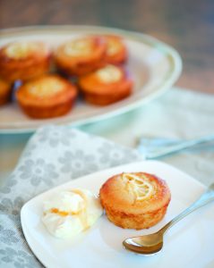 Lemon and almond cakes