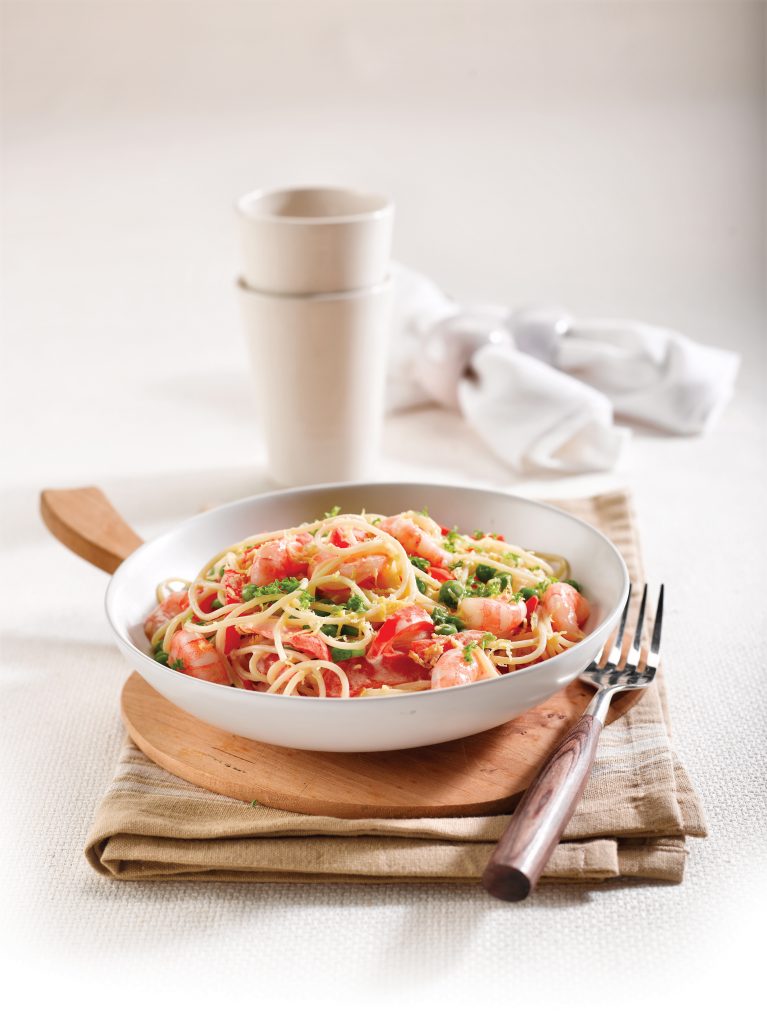 Lemony pasta with prawns, peas and peppers Lemony pasta with prawns, peas and peppers