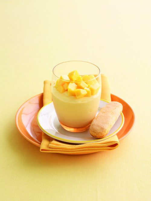 Mango yoghurt mousse